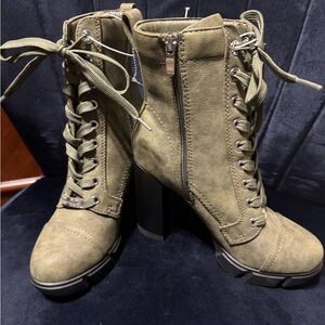 Stylish Olive Green Women's Boots